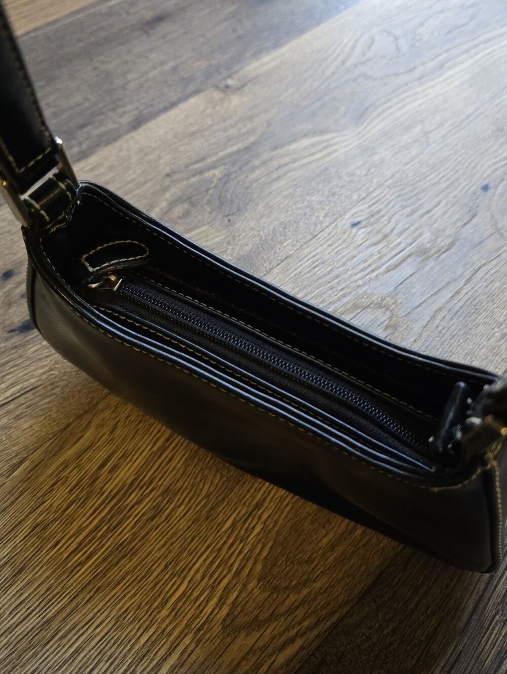 Liz Claiborne Mini Black Shoulder Bag - Picture 5 of 11